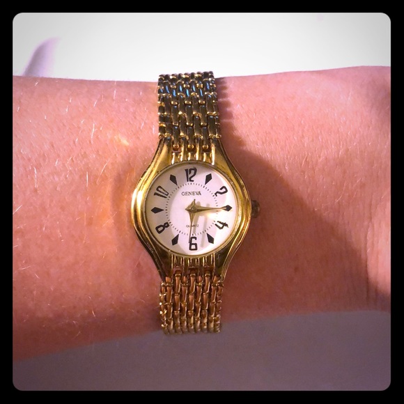 Women’s Geneva Watch - Picture 1 of 2